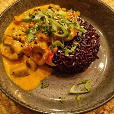 Rotes Auberginen Curry mit Schwarzem Reis