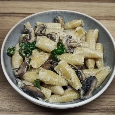 Castellane mit Champignons, Paprika und Sahnesoße