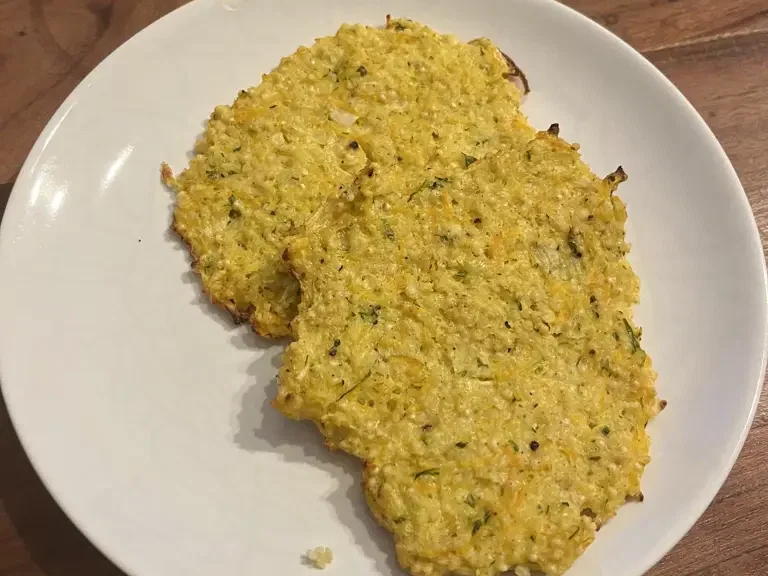 Hirselaibchen mit Kräuterdip