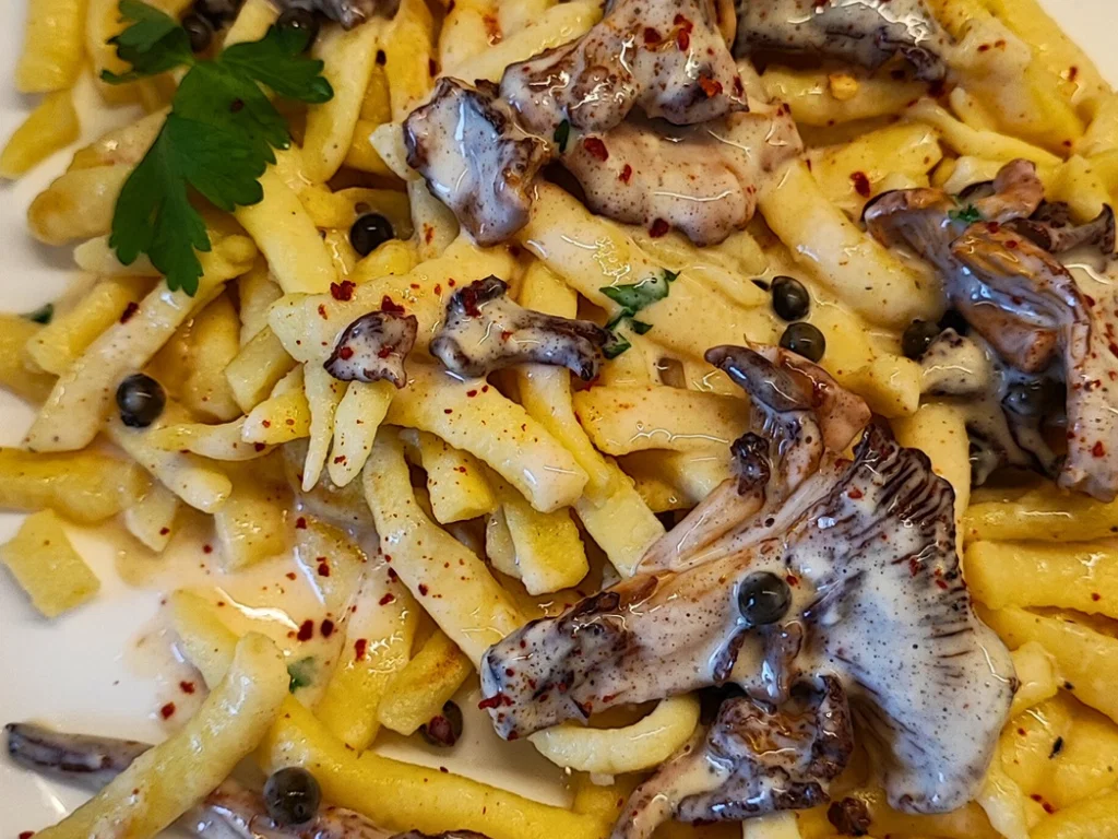 Pfifferlinge mit Spätzle in Sahnesoße