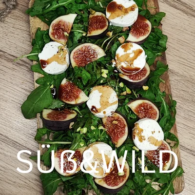 Rucola-Ziegenfrischkäse-Platte mit Feigen und Feige Dattel Creme