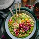 Frühlings-Bärlauch-Hummus mit gerösteten Pinienkernen – Bild 1