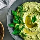 Frühlings-Bärlauch-Hummus mit gerösteten Pinienkernen – Bild 2