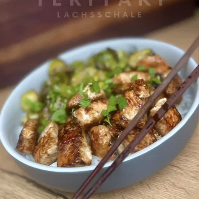 Teriyaki-Lachs mit geröstetem Rosenkohl