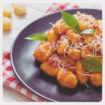 Köstliche Kartoffelgnocchi mit Tomatensauce