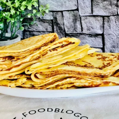 Pfannkuchen mit Obstkompott