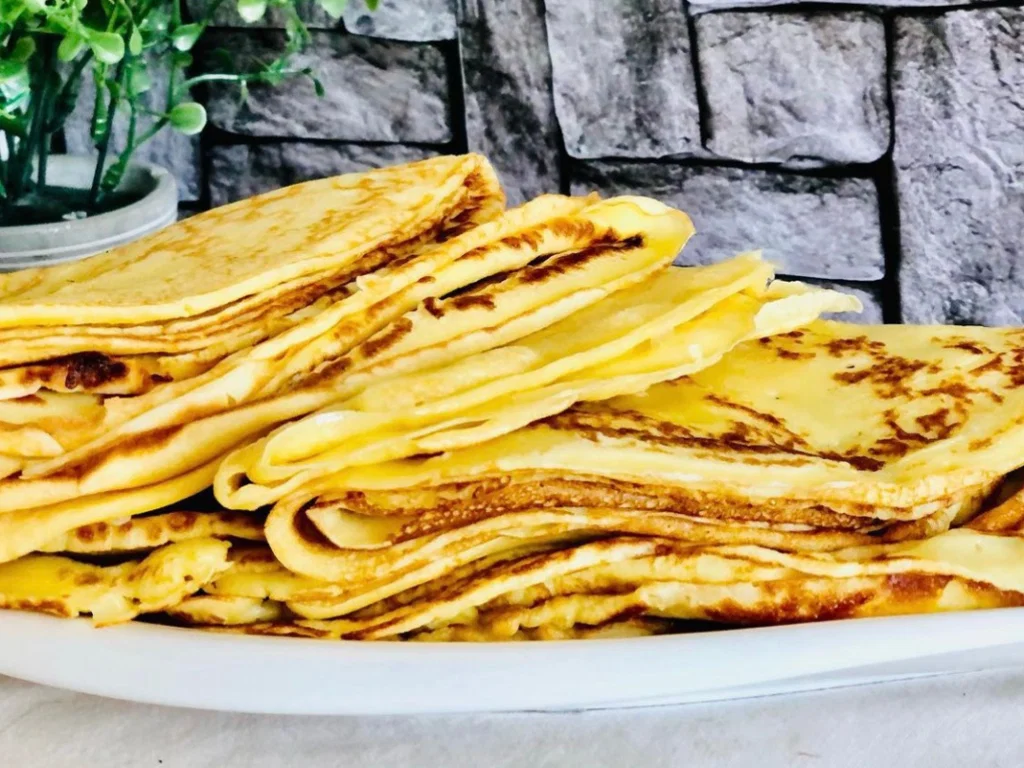 Pfannkuchen mit Obstkompott