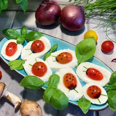 Mozzarella-Tomaten-Snack mit Balsamico