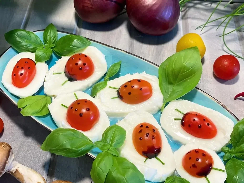 Mozzarella-Tomaten-Snack mit Balsamico