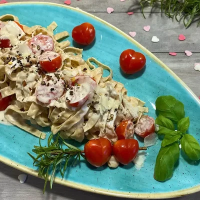 Pasta mit Ziegenfrischkäse und Datteltomaten