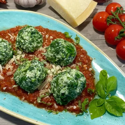 Spinatklößchen mit Ricotta und Parmesan