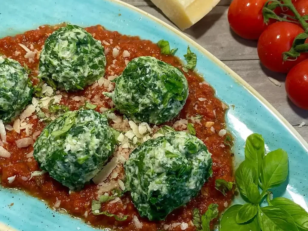 Spinatklößchen mit Ricotta und Parmesan
