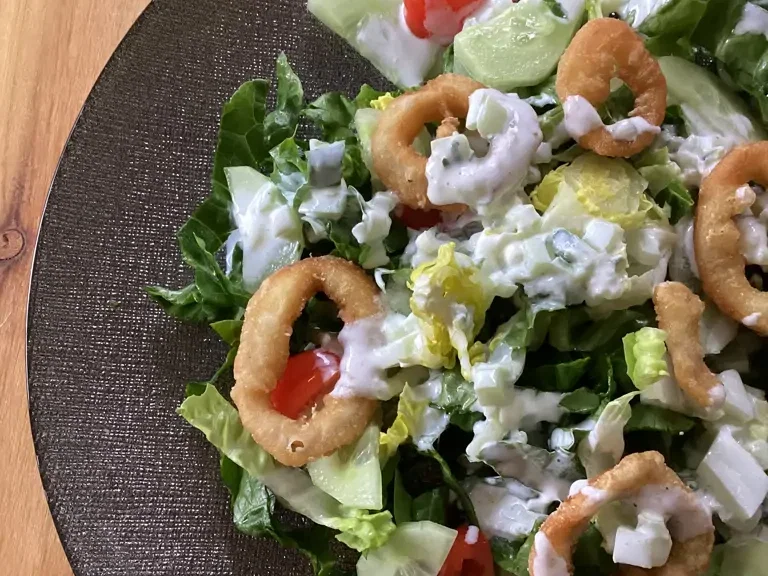 Gretasomis Salat mit Tintenfisch und Knoblauch