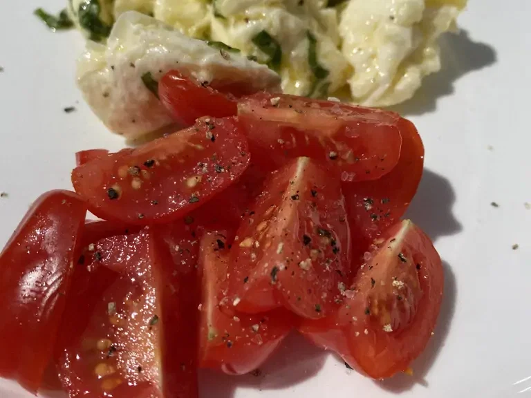 Marinierter Mozzarella mit Tomaten