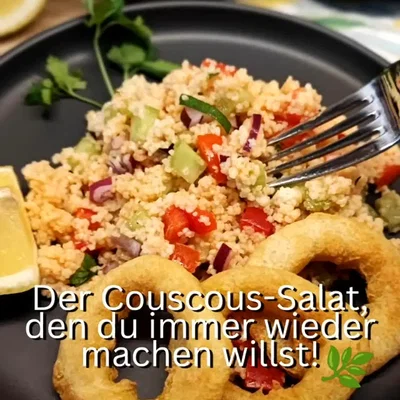 Erfrischender Couscous-Salat mit Calamares und Joghurt-Dip
