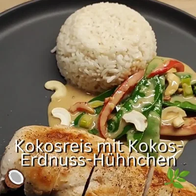 Kokosreis mit Hühnchen und cremiger Kokos-Erdnuss-Sauce
