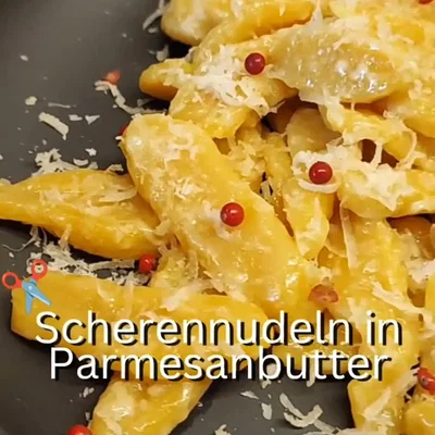 Butternut-Kürbis Pasta mit Parmesanbutter
