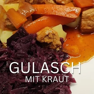 Herzhafter Schweinegulasch mit Rotkraut
