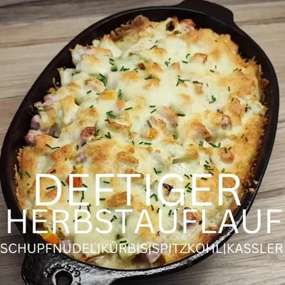 Herbstauflauf mit Schupfnudeln, Hokkaidokürbis, Spitzkohl und Kassler