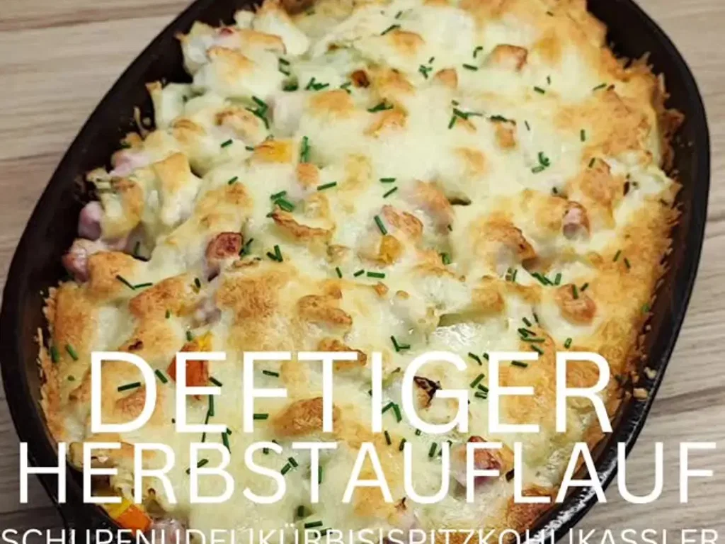 Herbstauflauf mit Schupfnudeln, Hokkaidokürbis, Spitzkohl und Kassler