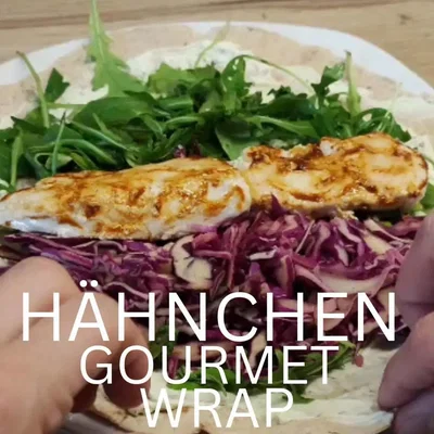 Blaukraut-Wraps mit Hähnchen und Kräuterfrischkäse