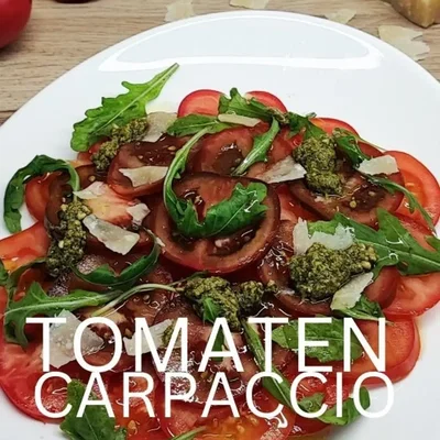 Tomaten-Carpaccio mit Rucola und Pesto