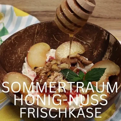 Sommertraum Dessert mit Cottage Cheese und Erdbeermark