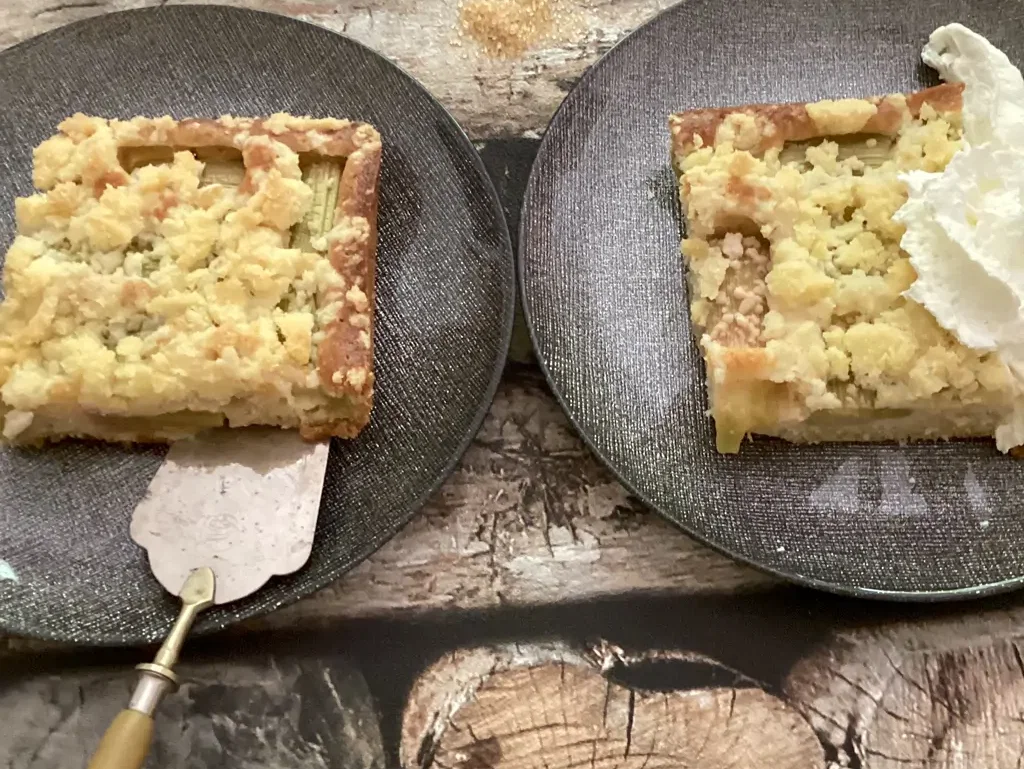 Gretasomis Rhabarberkuchen mit Streusel