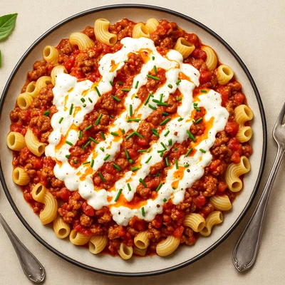 Yalanci Manti: Türkische Muschelnudeln mit Tomaten-Butter-Sauce und Hackfleisch