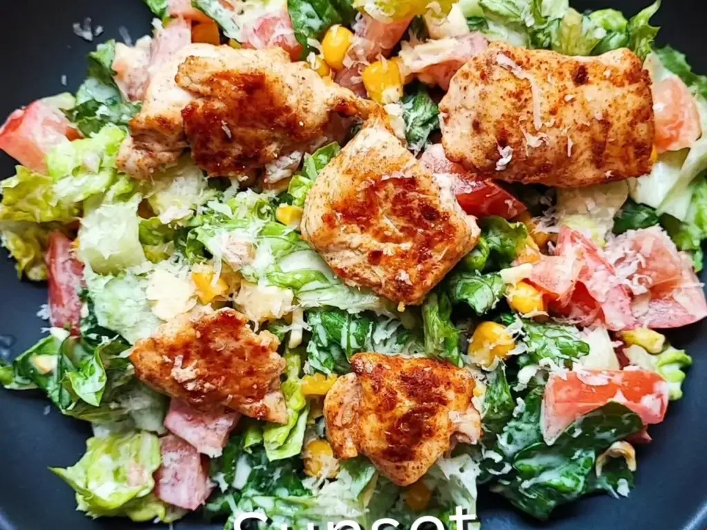 Bunter Hähnchensalat mit Joghurt-Dressing