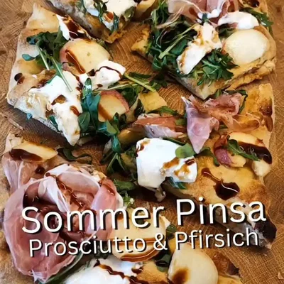 Sommer Pinsa mit Prosciutto & Pfirsich