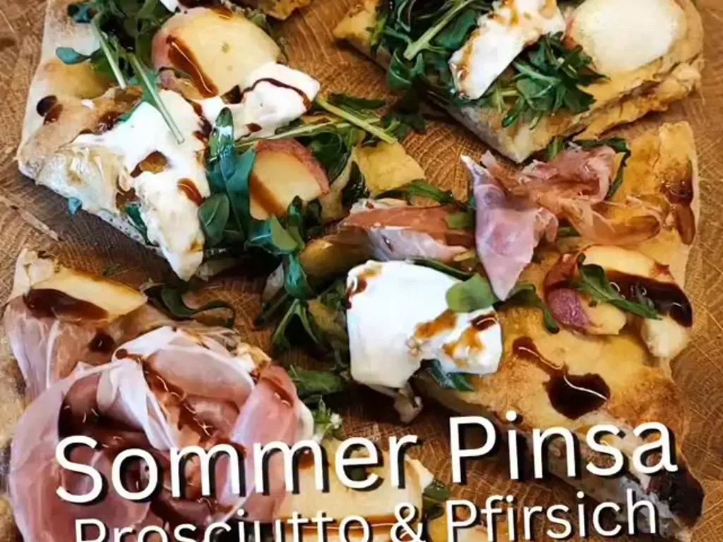 Sommer Pinsa mit Prosciutto & Pfirsich