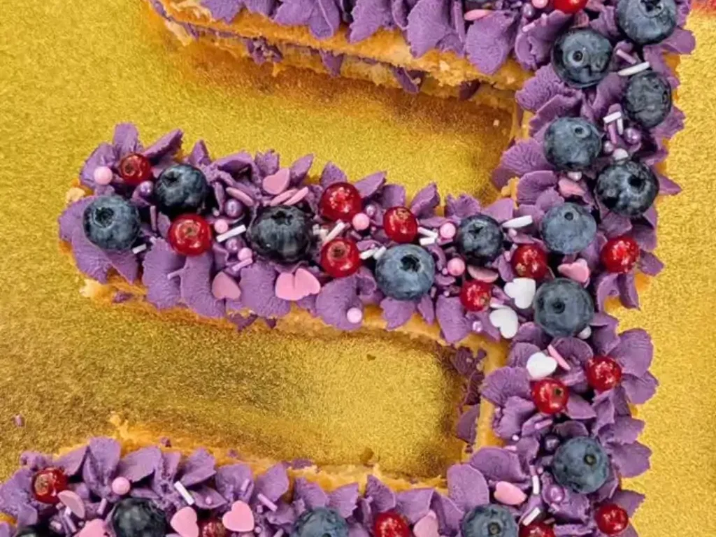Lila Geburtstagstorte (Numbercake)
