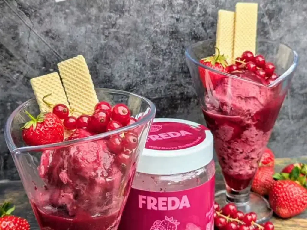 Wild Berry Sorbet mit Fruchtsoße