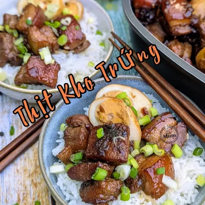 Thịt Kho Trứng - Karamellisierter Schweinebauch mit Eiern
