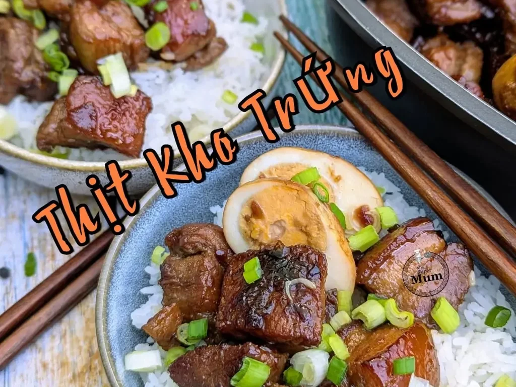 Thịt Kho Trứng - Karamellisierter Schweinebauch mit Eiern