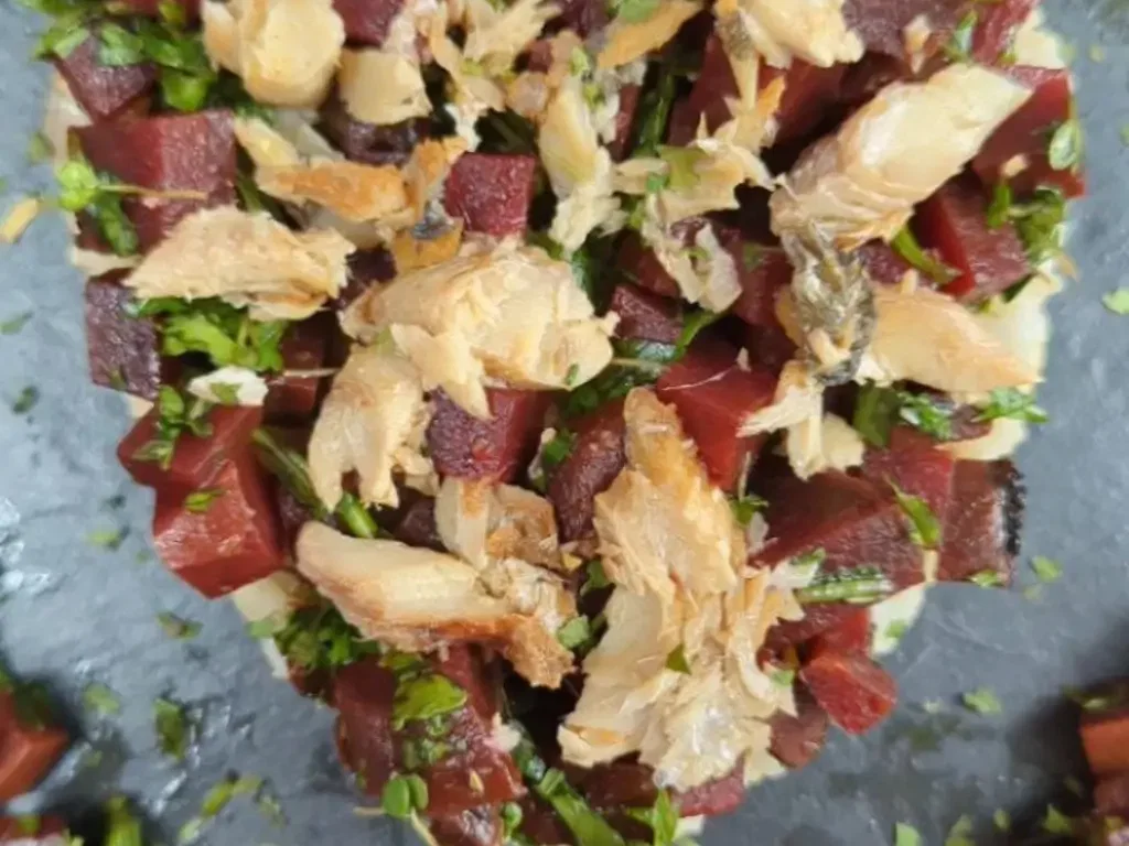 Naturreis mit Brathering und Rote Beete Salat