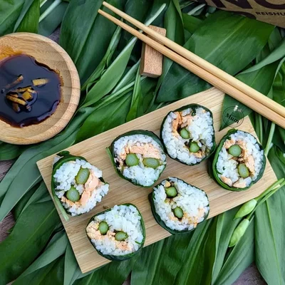Bärlauch-Spargel-Lachs Sushi
