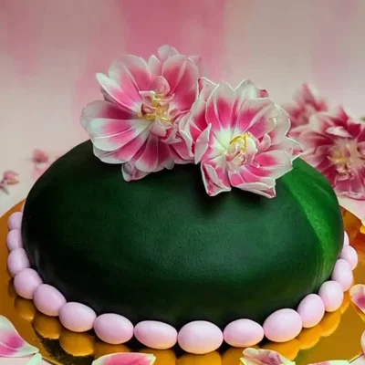 Grüne Erdbeer-Sahne Torte