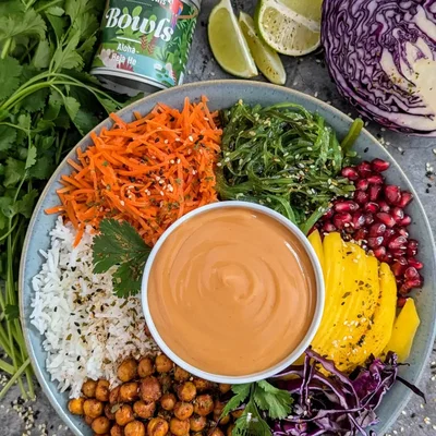 Vegane Aloha Bowl mit gerösteten Kichererbsen