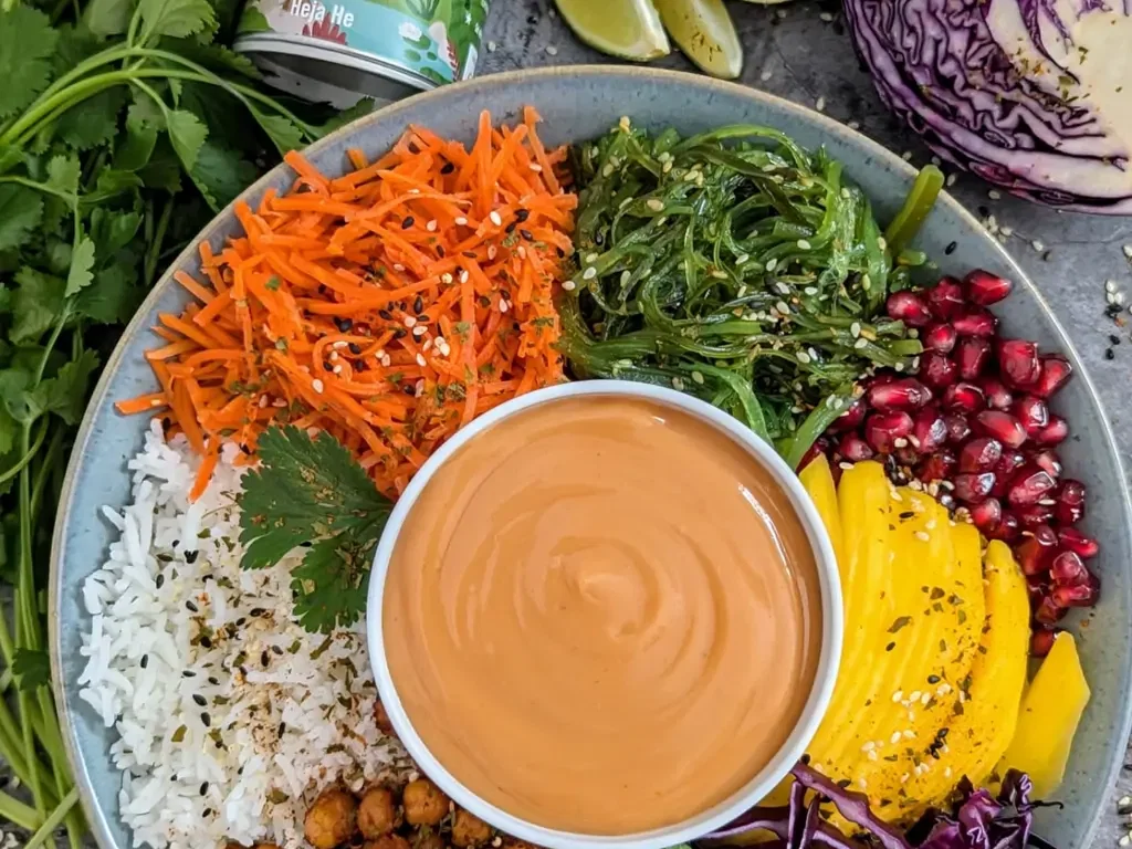 Vegane Aloha Bowl mit gerösteten Kichererbsen