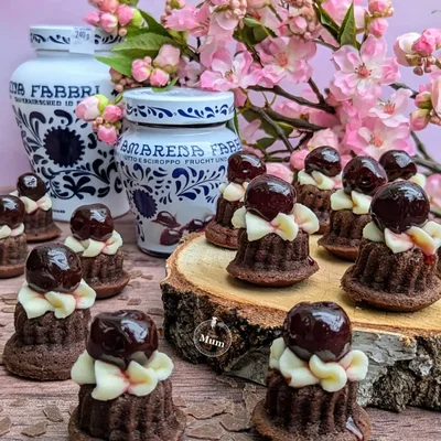 Mini Schokogugles mit Amarena Kirschen
