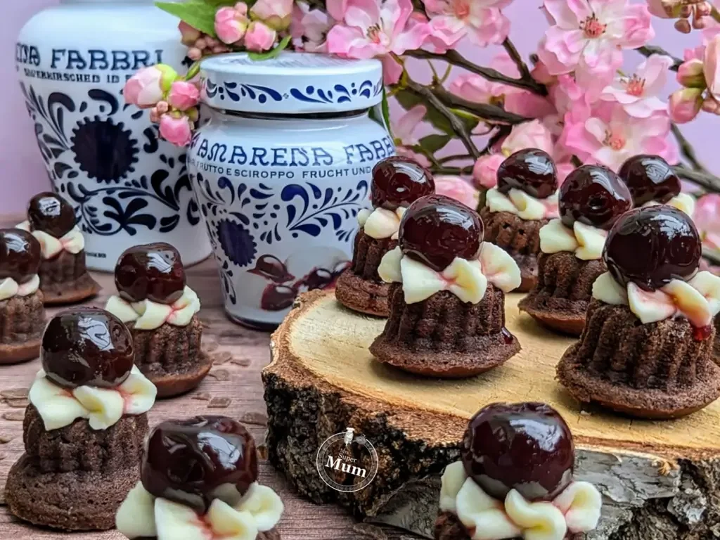 Mini Schokogugles mit Amarena Kirschen