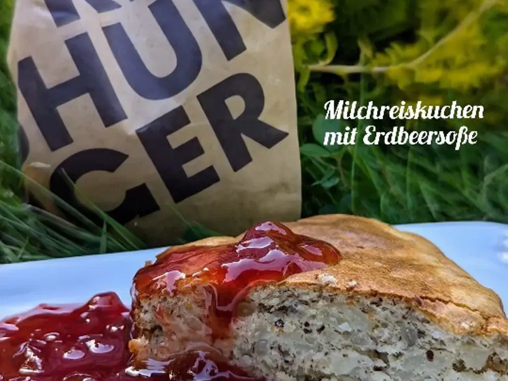 Milchreiskuchen mit Erdbeersoße