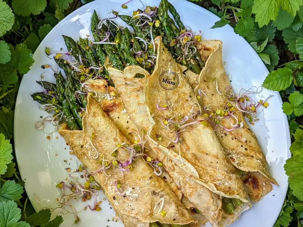 Pfannkuchen mit Spargel