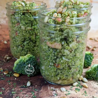 Schneller Brokkoli Apfel Salat
