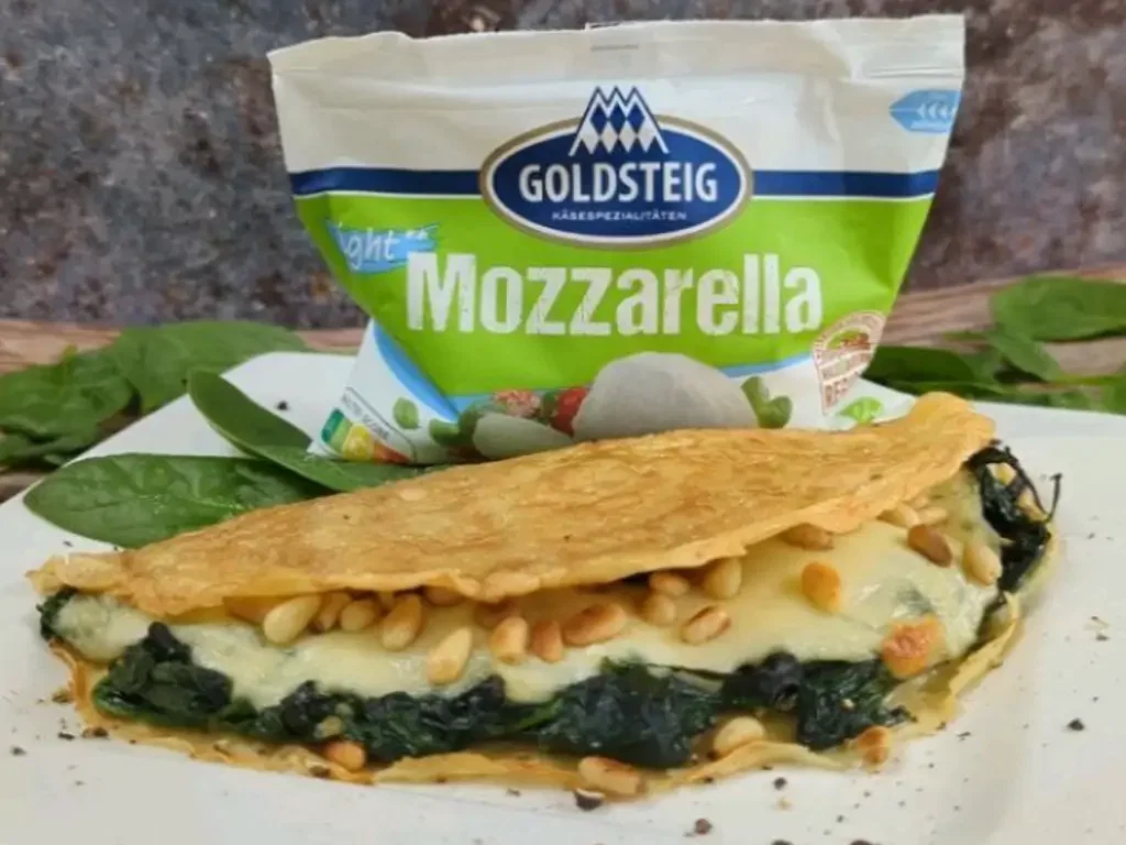 Pfannkuchen mit Spinat und Mozzarella
