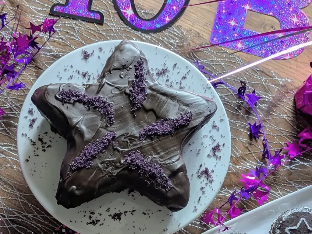 Brombeer Marmorkuchen mit Schokoladenglasur