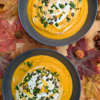 Vegane geröstete Butternut-Kokos-Suppe