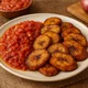 Alloco – Frittierte Kochbananen mit pikanter Tomaten-Zwiebel-Sauce – Bild 2